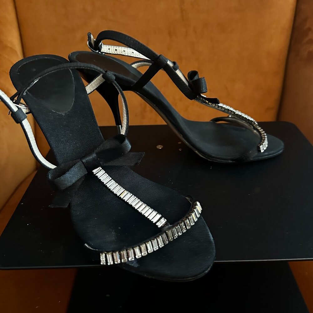 Giuseppe Zanotti Black Leather Crystal T-strap Bow Sandals